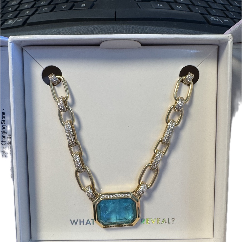 BP Party Elegant Gold and Blue Topaz Color Changing Necklace